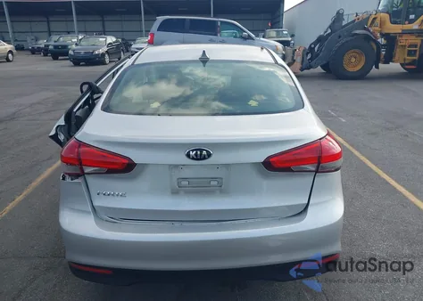 2017 Kia Forte Lx z USA, uszkodzony, nr VIN 3KPFK4A76HE053537